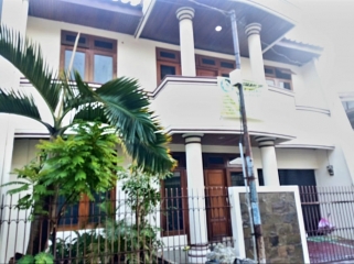 Rumah Cantik 2 Tingkat (SHM) Dekat Pondok Gede Plaza